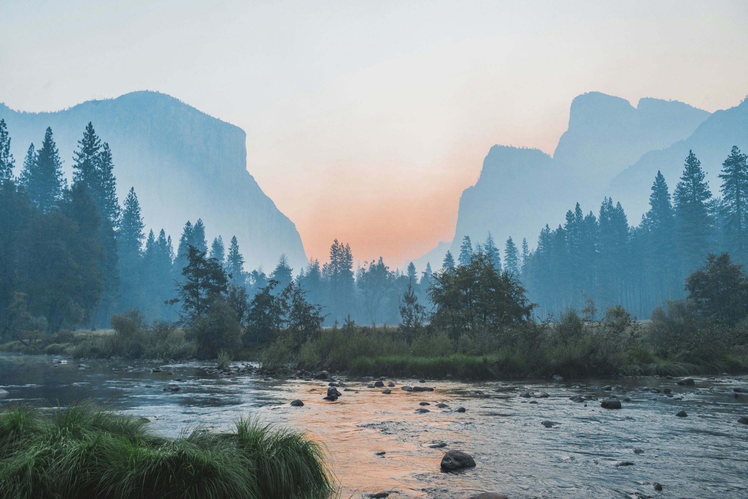 10 Genius Travel Hacks That Will Save You Money in 2025